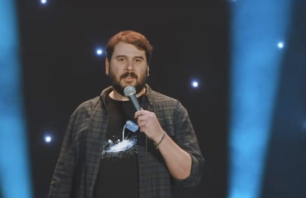 η-pizza-fan-απέλυσε-τον-κωμικό-πάρι-ρούπο-επει-1380657